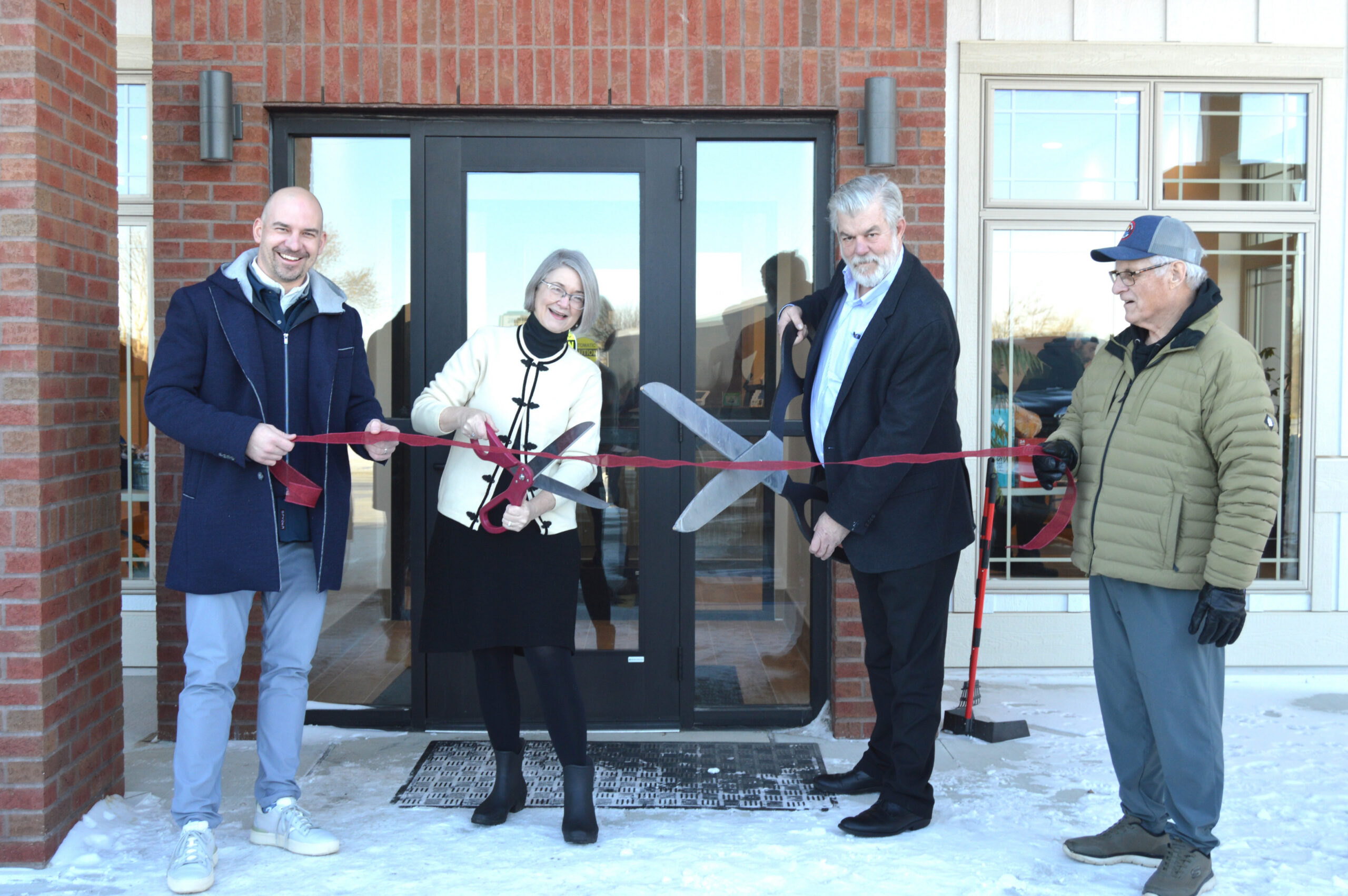 New Lakes Vet Hospital Now Open